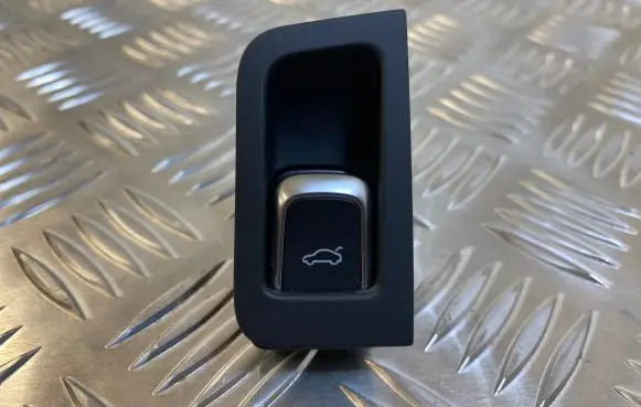 Tailgate opening switch