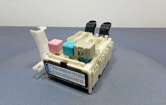 Toyota Corolla E120 E130 Fuse box set 8273012390