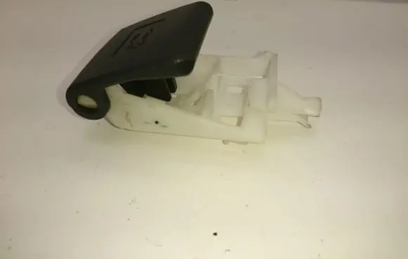 Engine bonnet (hood) release handle