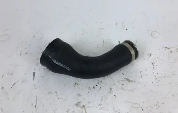 BMW X6 E71 Intercooler hose/pipe 7575408