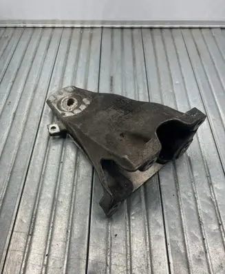 BMW 5 E60 E61 Engine mounting bracket 6770634