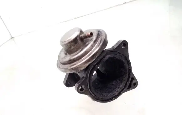 Skoda Octavia Mk2 (1Z) EGR valve 038129637D 038131501AN