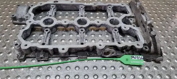 Audi A6 S6 C6 4F Camshaft holder 06E103285H 06E103285G