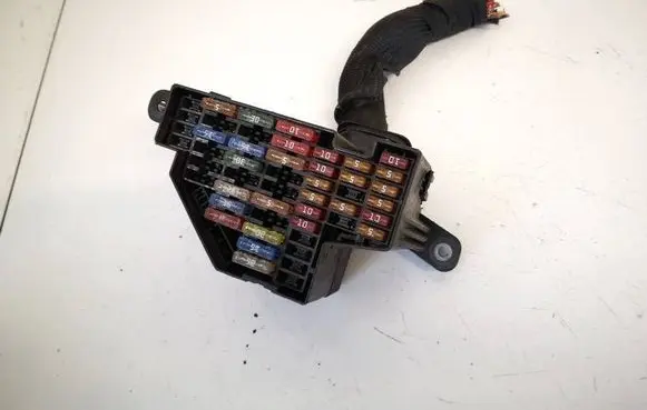 Volkswagen PASSAT B6 Fuse box set
