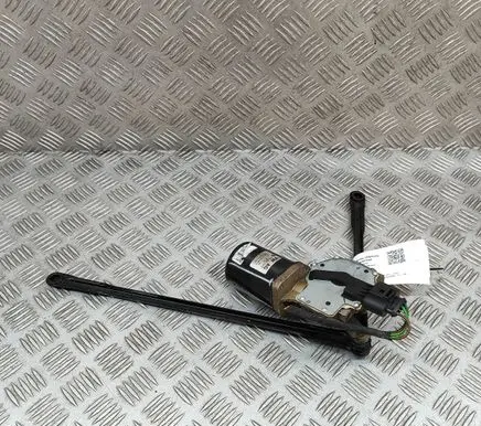 Volkswagen Amarok Front wiper linkage and motor 7E1955113D