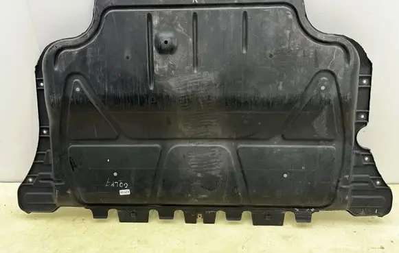 Volkswagen Golf VII Engine splash shield/under tray 5Q0825236