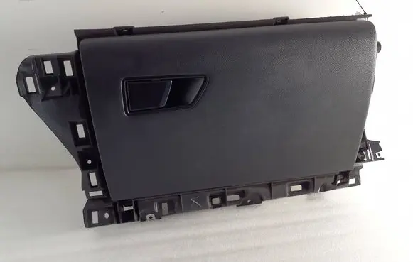 Maserati Levante Glove box 670043149