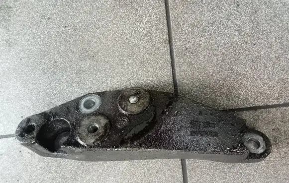 Opel Zafira B Gearbox mounting bracket 24459782