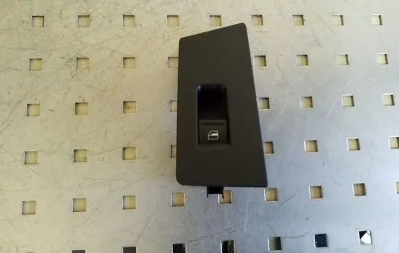 Volkswagen PASSAT B7 Electric window control switch 3AA868750