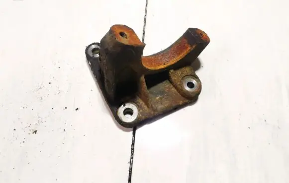 Volvo S60 Engine mounting bracket 9143465