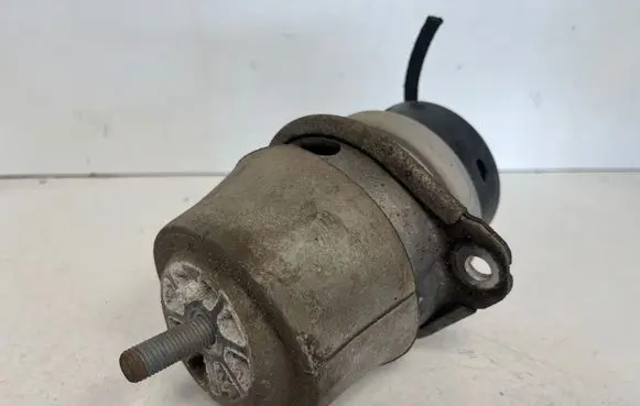 Engine mount bracket