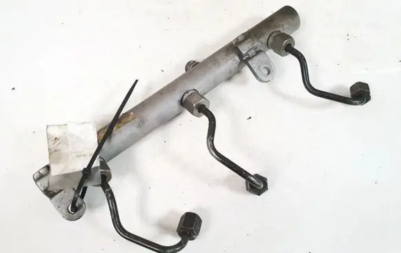 Jeep Grand Cherokee (WK) Fuel main line pipe 6420700695 0281002504
