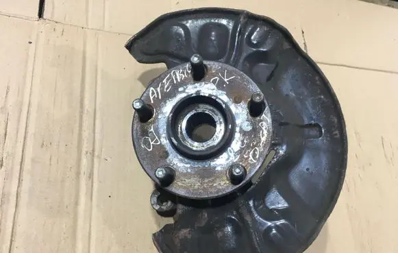 Toyota Avensis T250 Front wheel hub