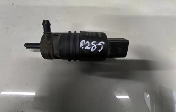 Chevrolet Captiva Windscreen/windshield washer pump 13250356 3240115 05117A