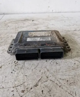 Renault Scenic I Engine control unit/module 8200056873 S110038000 7700110471