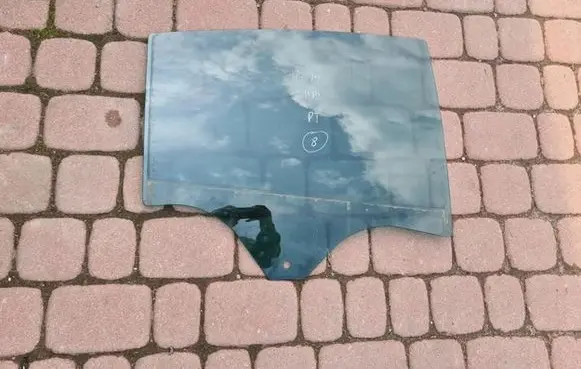 Opel Insignia B Sliding door window/glass 