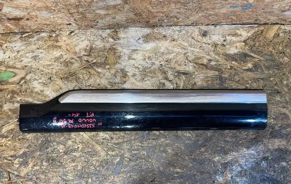Rear door trim (molding)