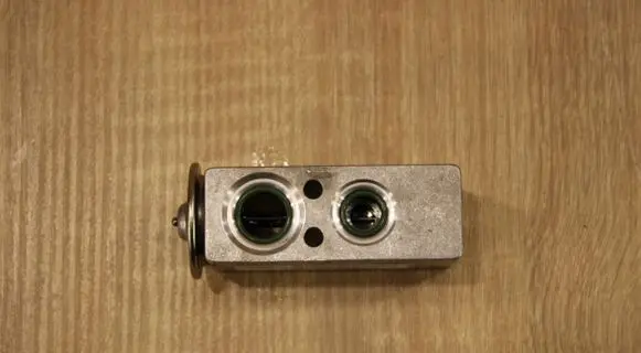 Renault Megane III Air conditioning (A/C) expansion valve 