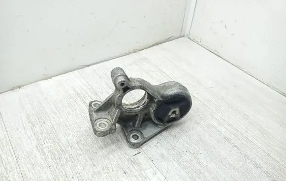 Peugeot 308 Engine mount bracket 81090780