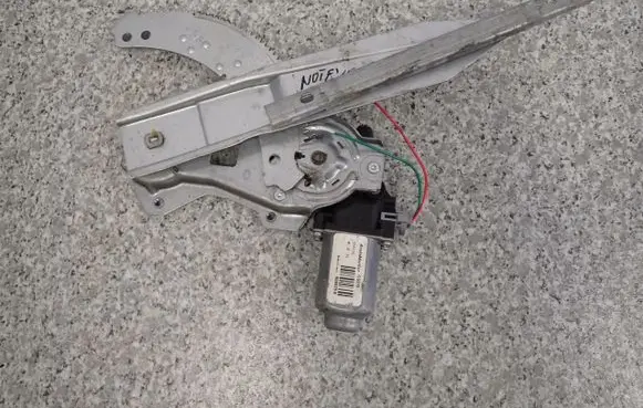 Nissan Note (E11) Front door window regulator with motor