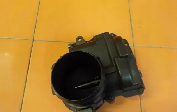 Mini One - Cooper Clubman R55 Throttle body valve V757438080 4MB19