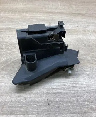 Audi A4 S4 B5 8D Rear door lock 8D0839015A