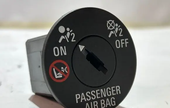 Opel Insignia A Passenger airbag on/off switch 13577258 0848