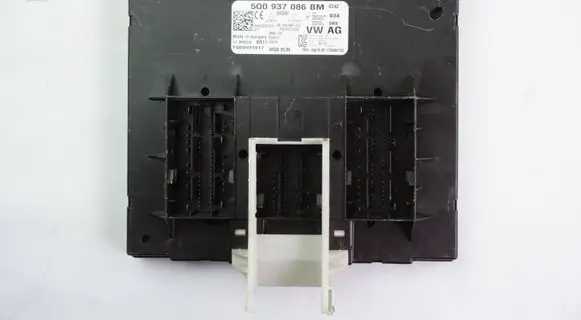 Volkswagen PASSAT B8 Central body control module 5Q0937086BM