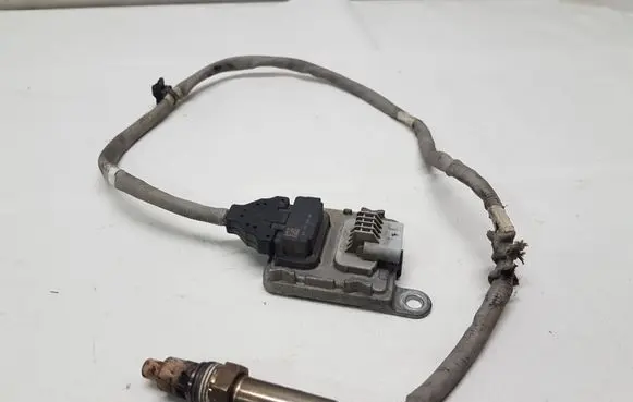 Peugeot 5008 II Lambda probe sensor 9817308880