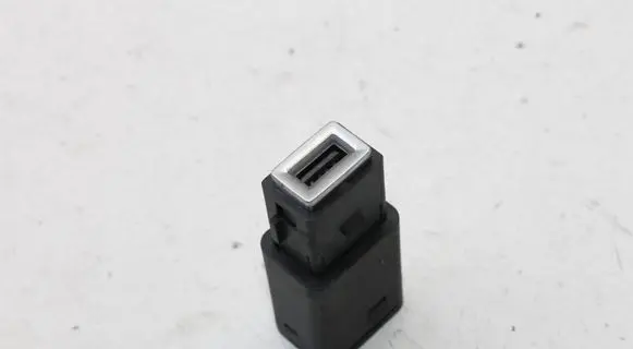 Peugeot 2008 II USB socket connector 98217039DX