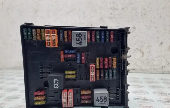 Volkswagen Touran I Fuse module 1K0937808