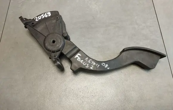 Ford Focus Accelerator throttle pedal 4M519F836AK