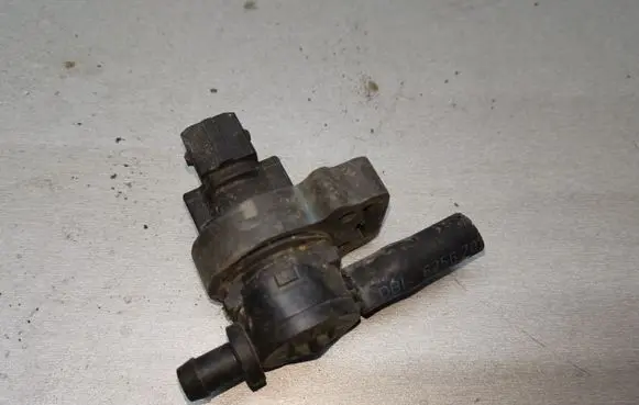 Mercedes-Benz S W220 Turbo solenoid valve 0004701593