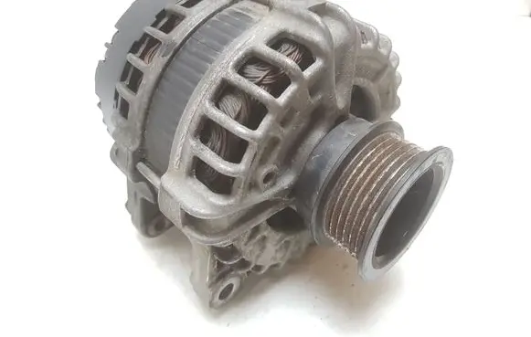 Volvo V40 Generator/alternator 30659580