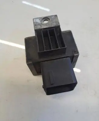 Renault Master III Glow plug pre-heat relay 110678071R