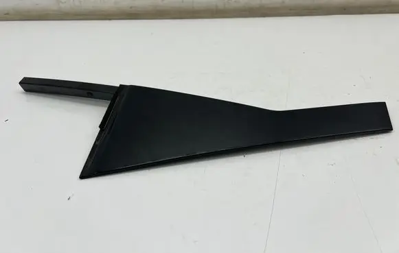 Nissan X-Trail T33 Rear door glass trim molding 82291-6RA0C