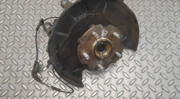 Rear wheel hub