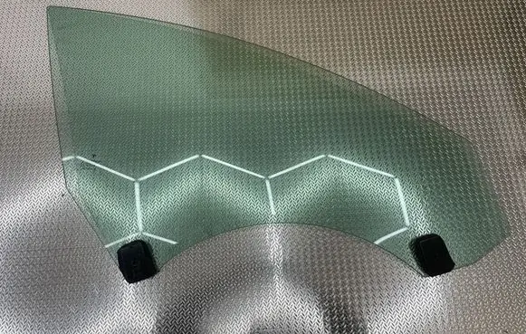 Tesla Model 3 Front door window glass four-door E000214
