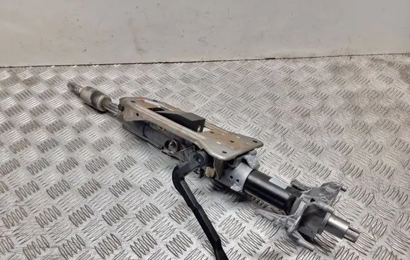 BMW 1 E81 E87 Steering wheel axle 6786899 32306786899 08B121210556S