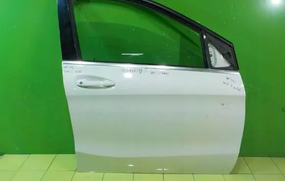 Mercedes-Benz B W246 W242 Front door PRZOD WP172