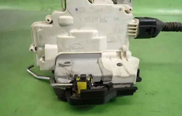 Audi A3 S3 8P Rear door lock 4F0839016