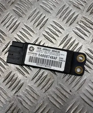 Chrysler Grand Voyager IV Airbag deployment crash/impact sensor 04686748AF 5WY70120 TDS3531B2552