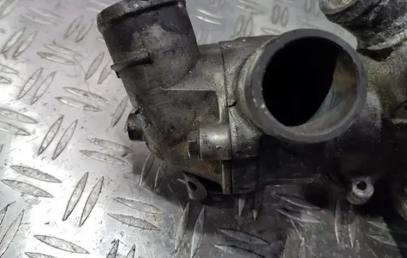 Mercedes-Benz C W202 Thermostat housing r1042030274