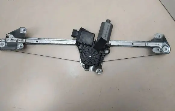 Opel Zafira A Rear door window regulator motor 119735XXX