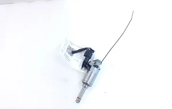 Volkswagen Scirocco Fuel injector 04E133036A