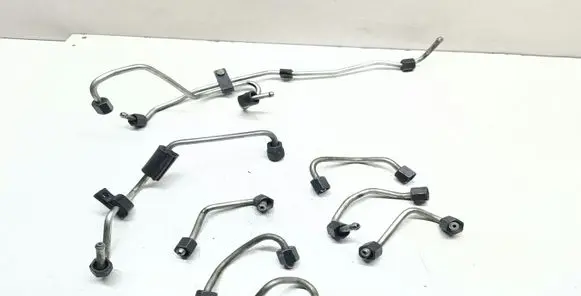 Porsche Cayenne (92A) Fuel injector supply line/pipe 