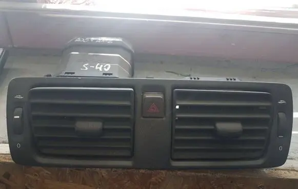 Volvo V50 Dash center air vent grill 30722777