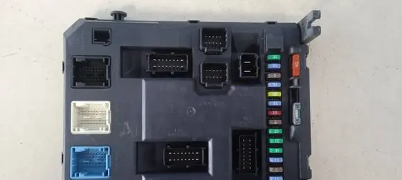 Citroen C3 Fuse module 9666952180