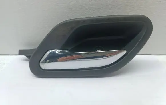 BMW 5 E39 Front door interior handle 8226049