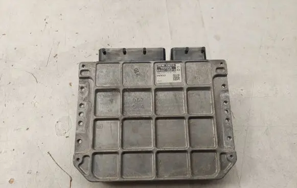Toyota Avensis T270 Engine control unit/module 8966105D10 MB2759000161